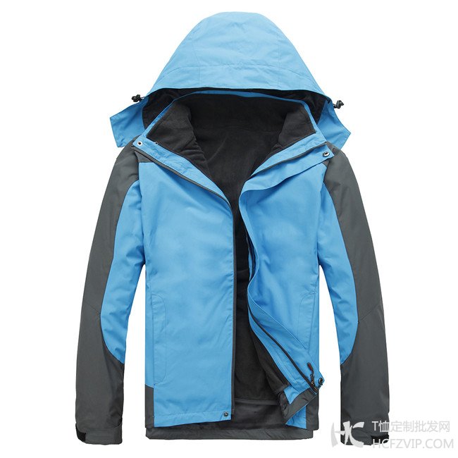 浅蓝色款防风防水透气冲锋衣